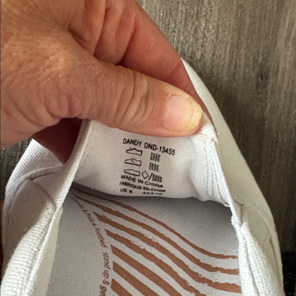 NWOT Taos Dandy Canvas Slip-On Sneakers - Size 8 - Picture 5 of 7